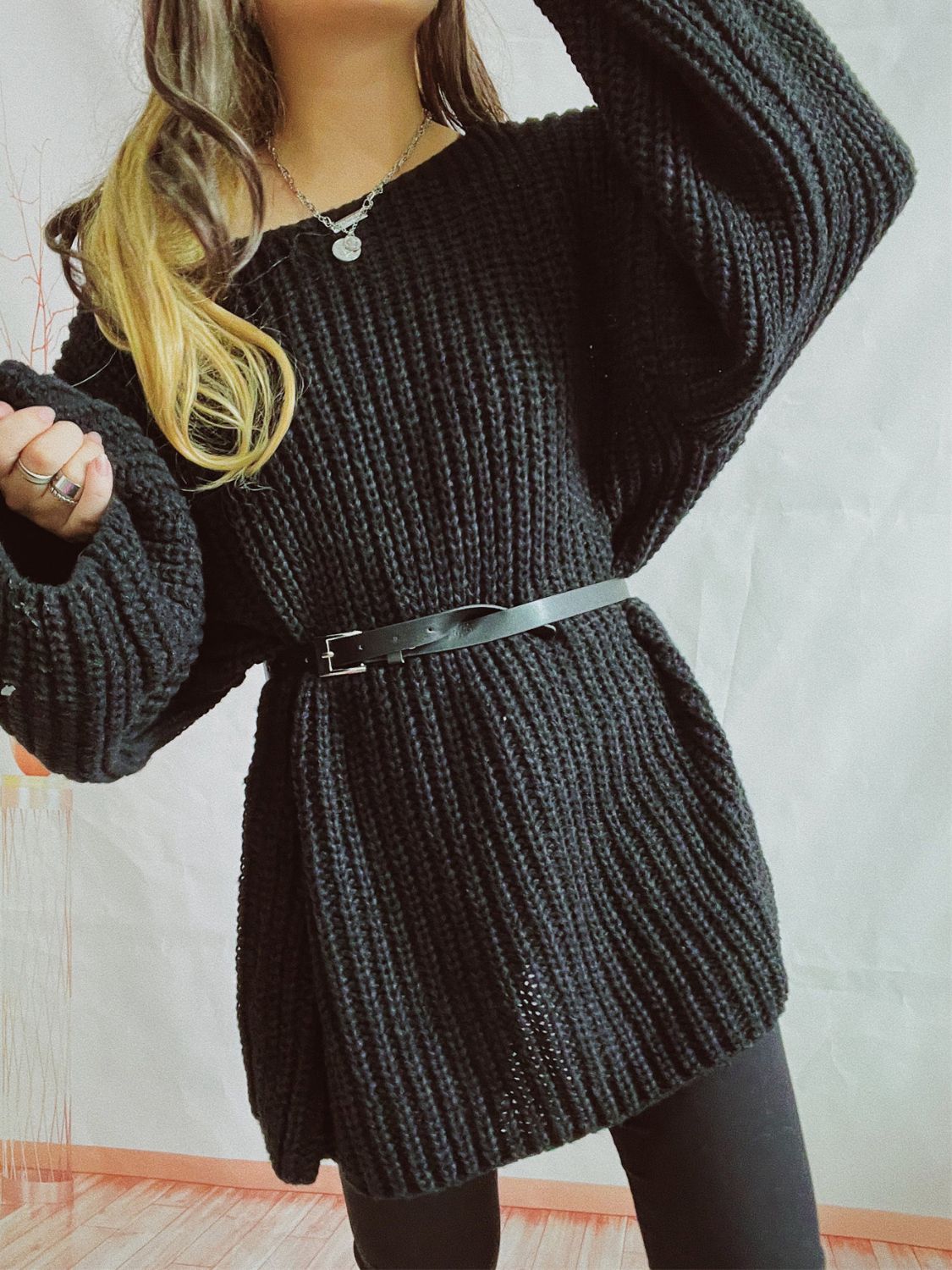 Regina | Long-sleeved sweater with a boat neck and belt