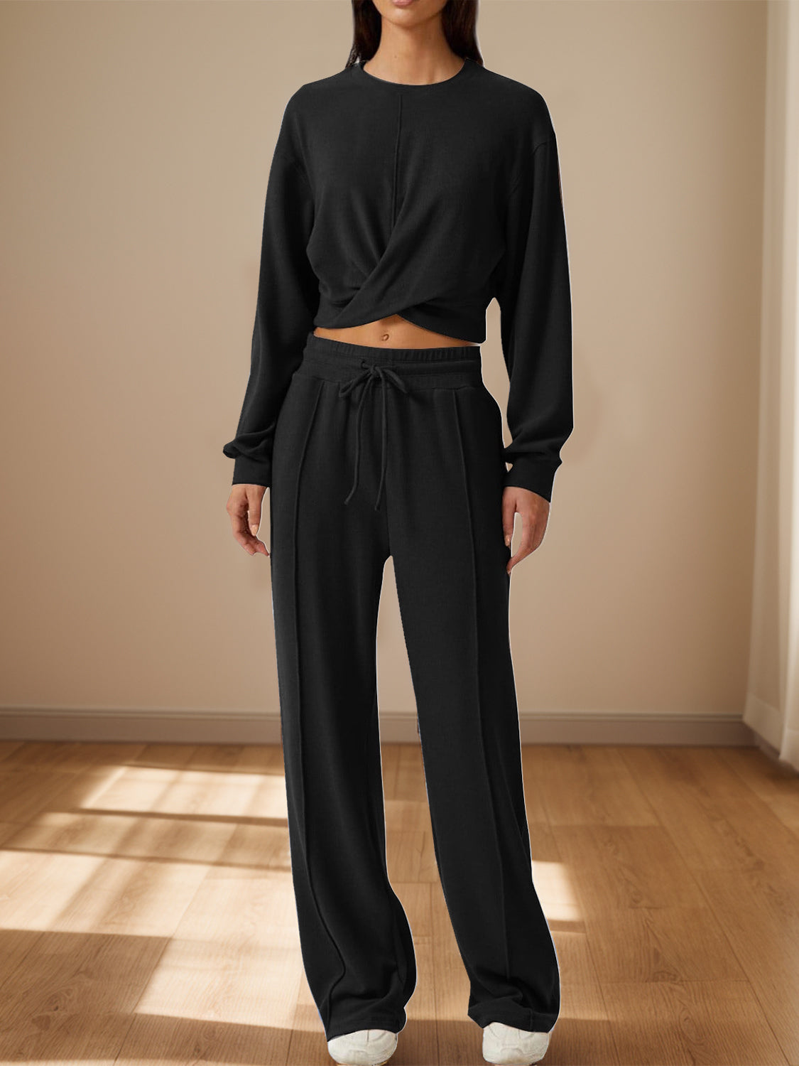Gina | Set consisting of a crossover crew neck top and drawstring trousers