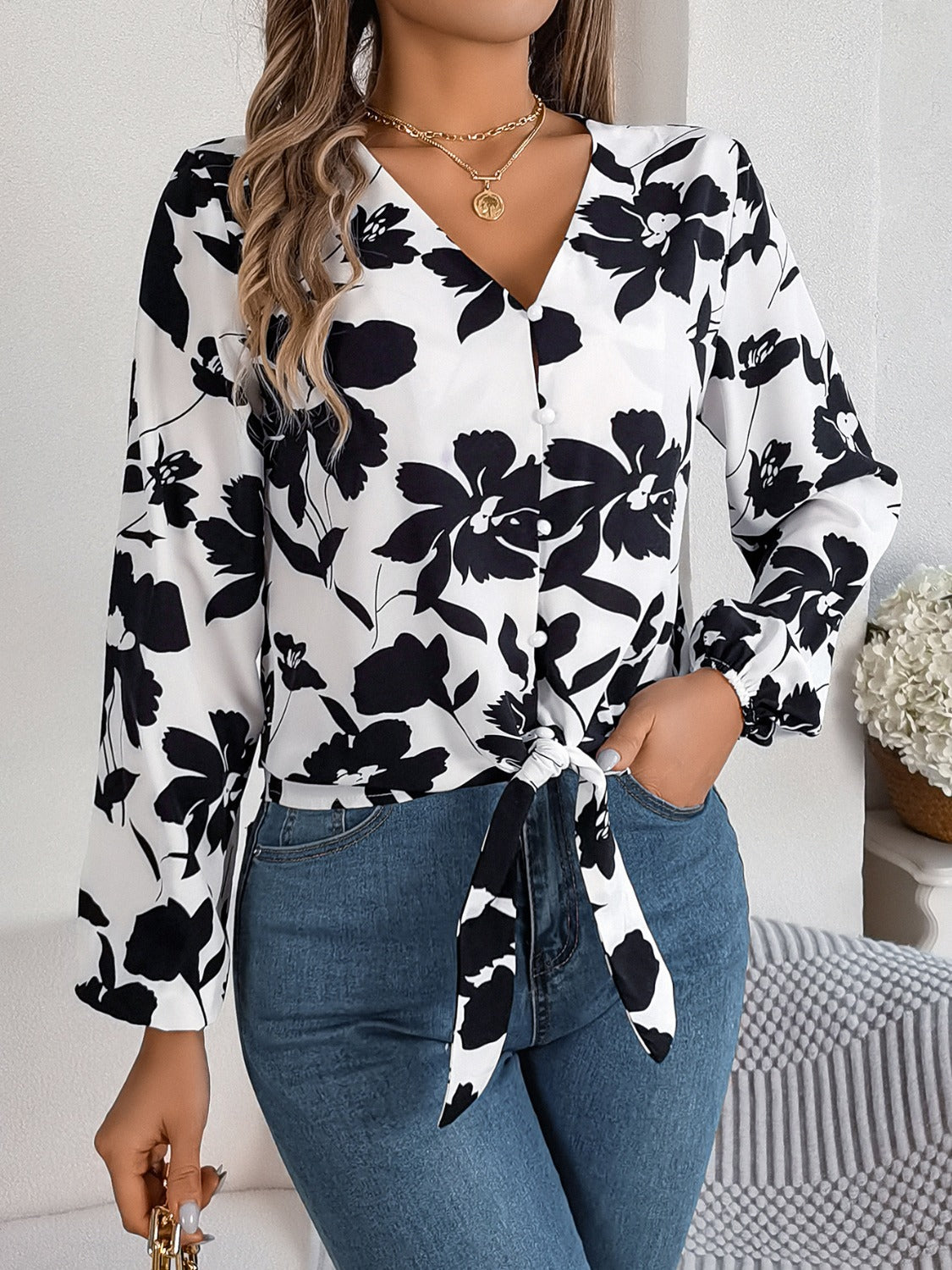 Brooke® | Elegant Printed Blouse With A V-Neck And Long Sleeves