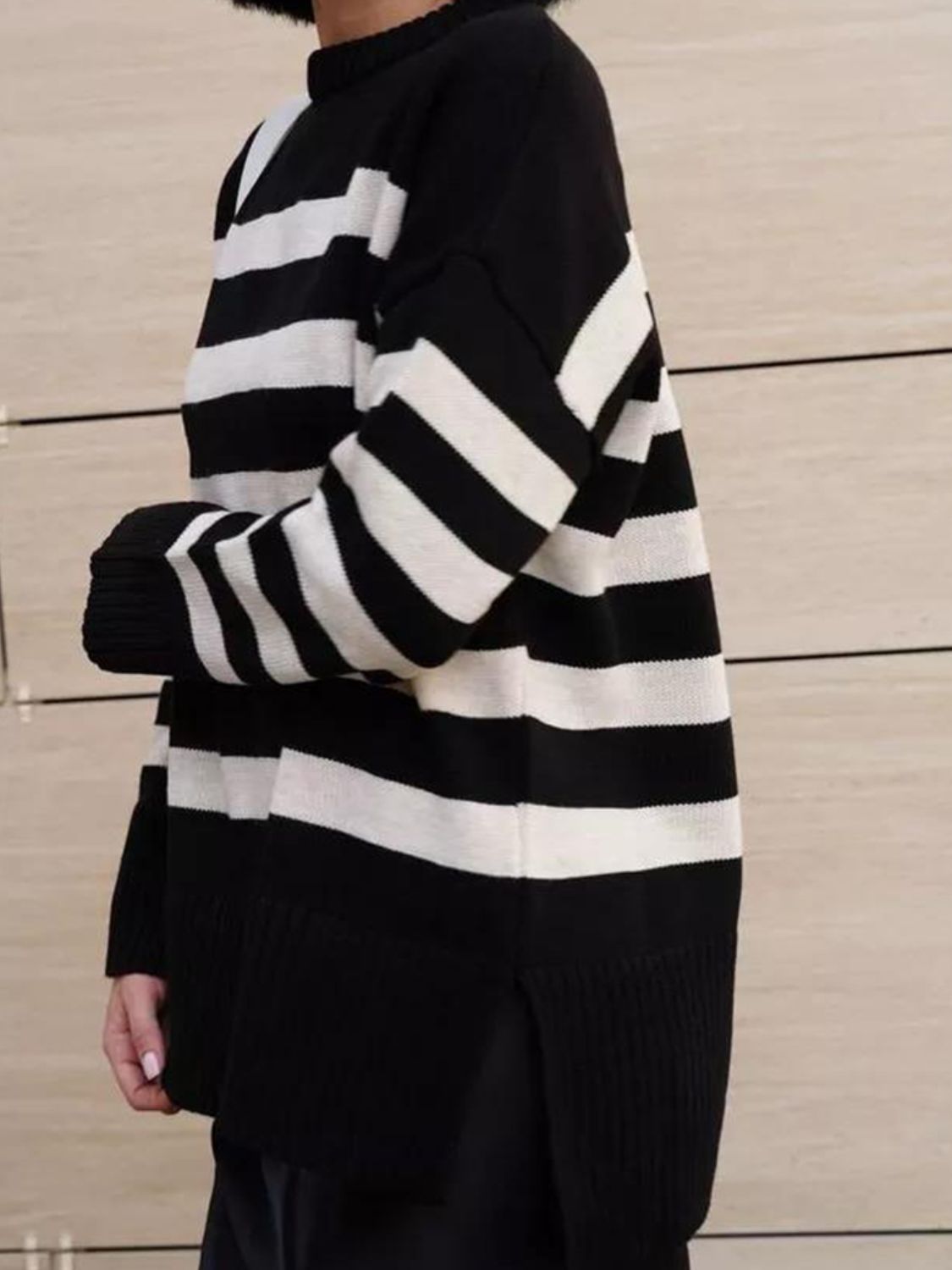 Lidia | Striped slit sweater with a crew neck