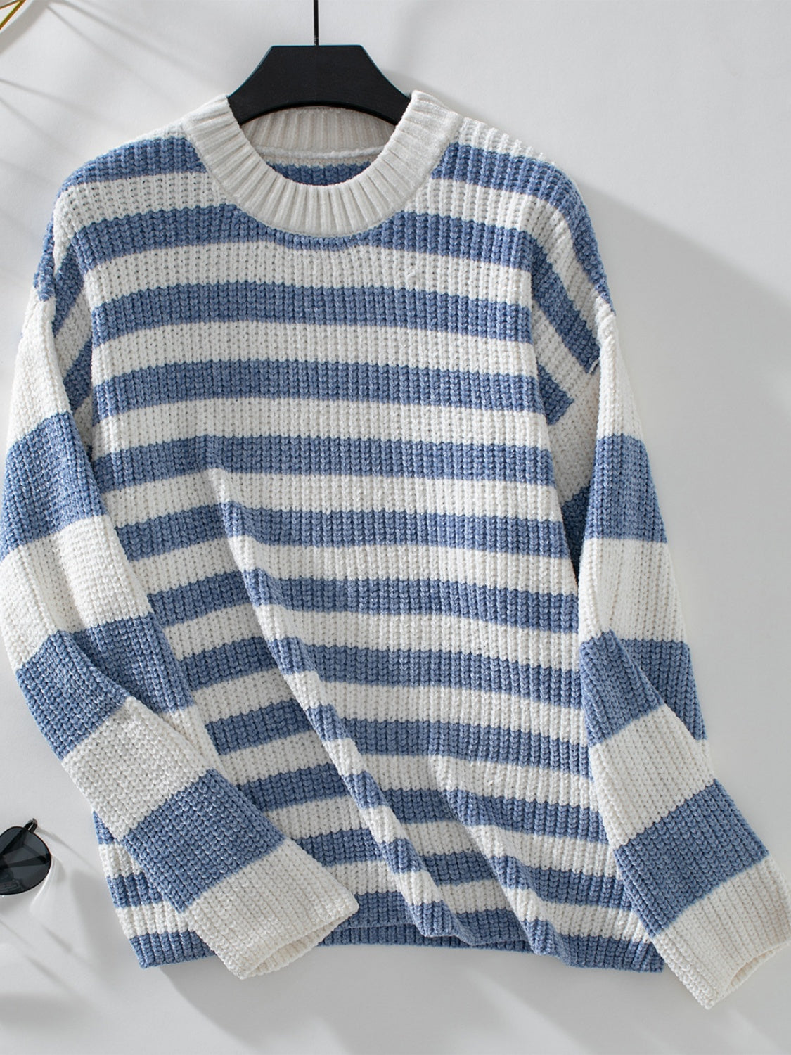 Karen | Striped long-sleeved sweater with a crew neck