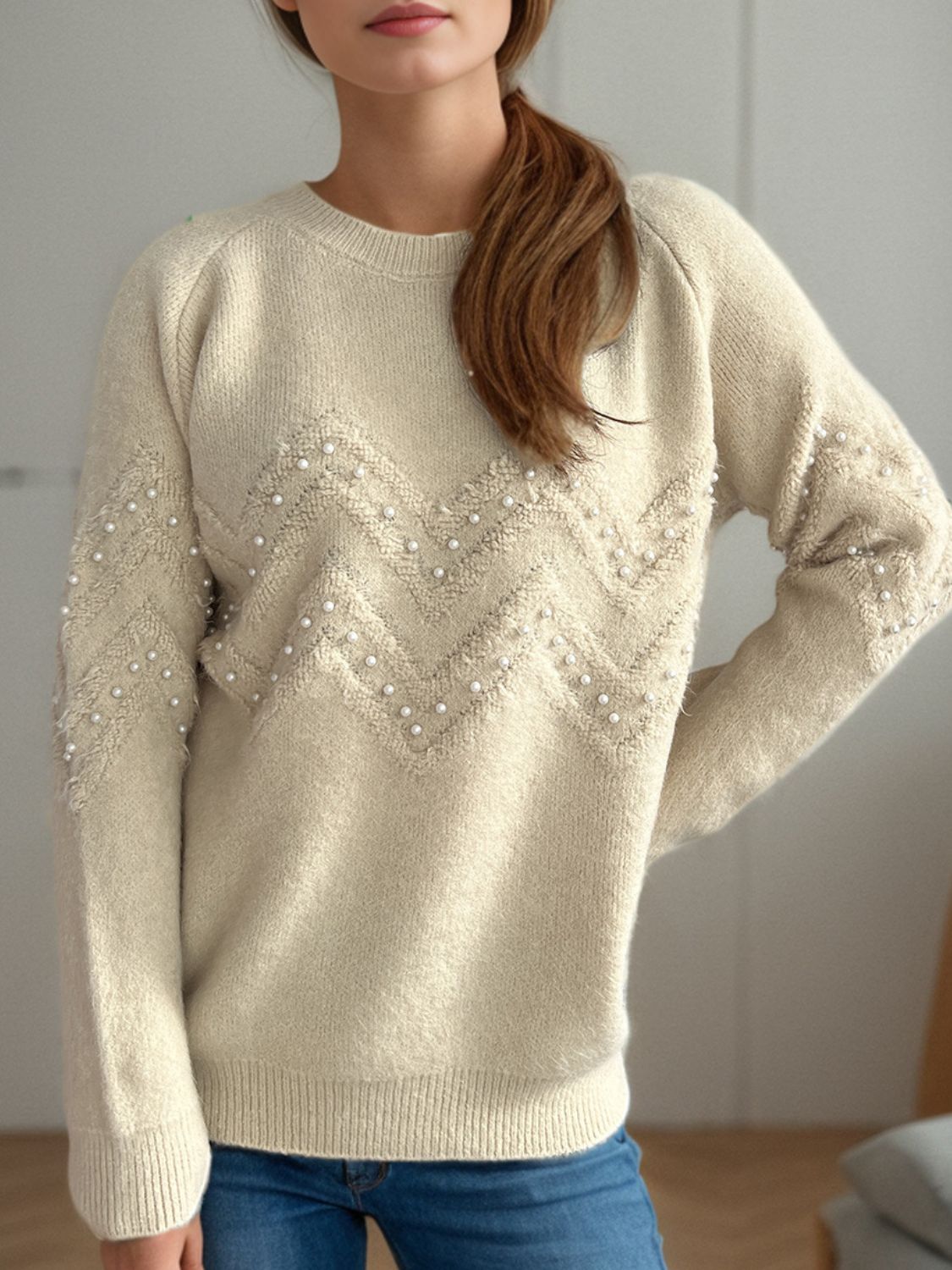 Concepcion | Round neck sweater with raglan sleeves and pearl trim