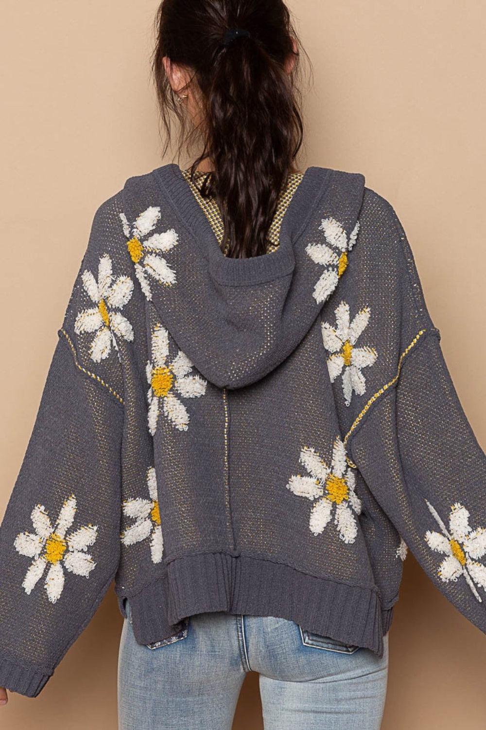 Rosario | High-low hooded sweater with floral pattern
