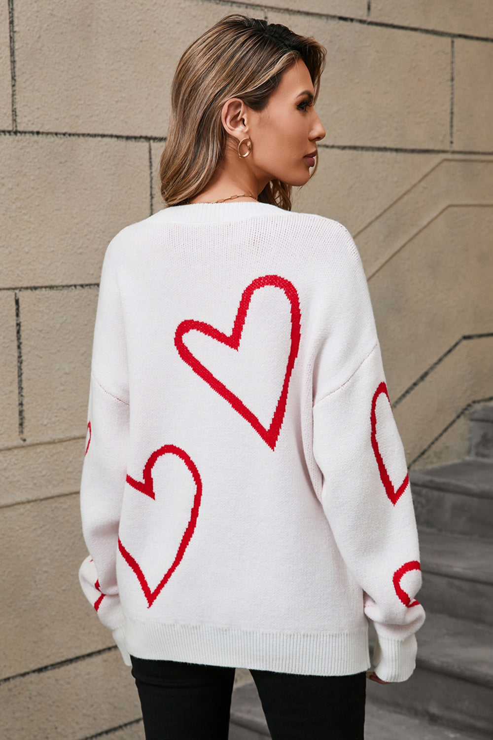 Elin | Heart-shaped, long-sleeved sweater with dropped shoulders