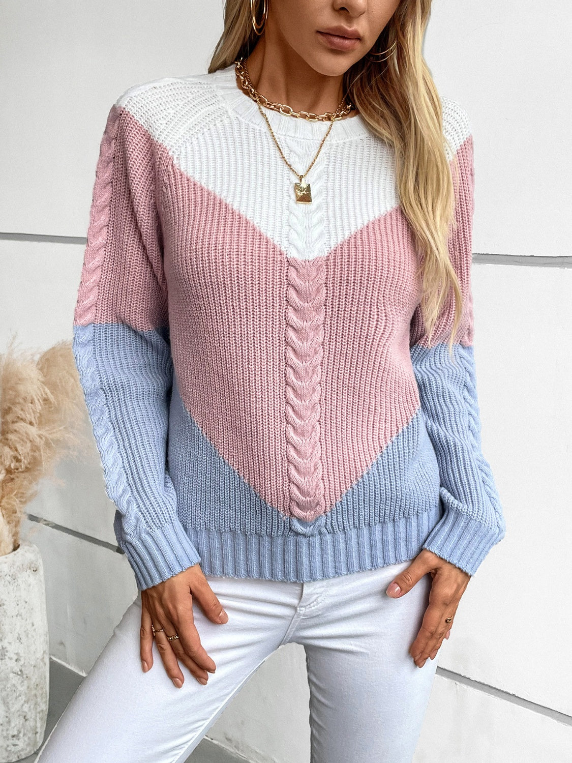 Nora | Color block sweater with a crew neck and long sleeves