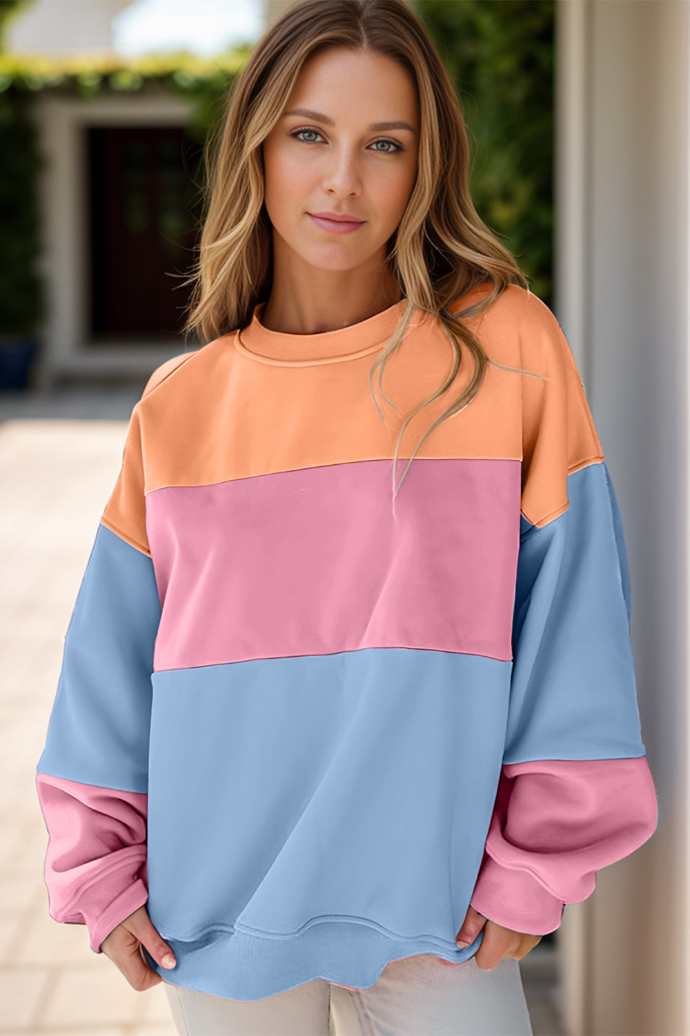 Greta | Color block sweatshirt with a crew neck and long sleeves