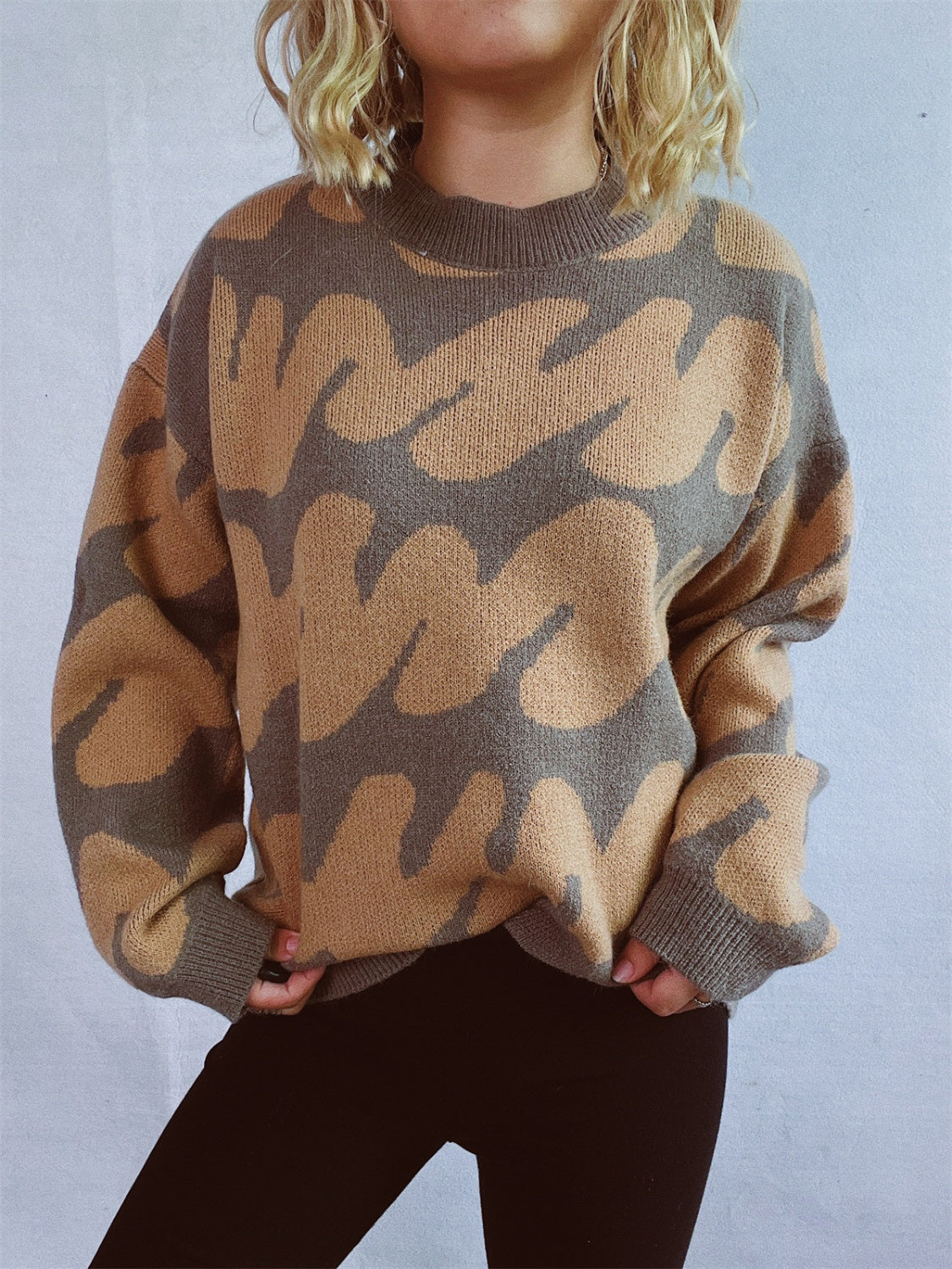 Anita | Contrasting long-sleeved sweater with a crew neck