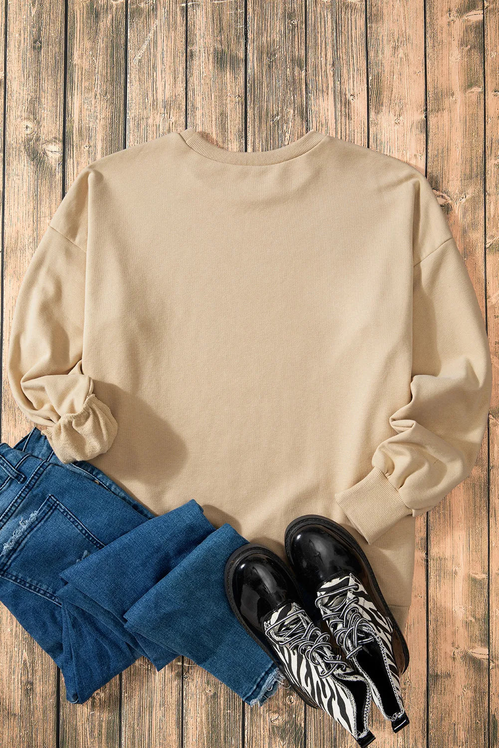 Claudia | Long-sleeved sweatshirt with a high, low crew neck