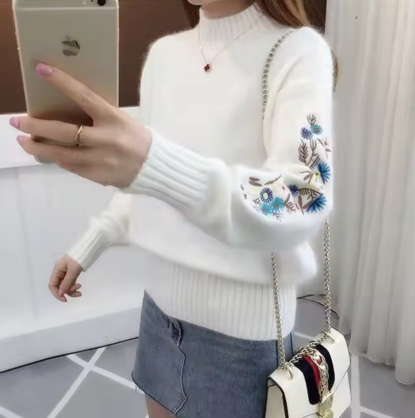 Ramona | Knitted sweater with floral embroidery