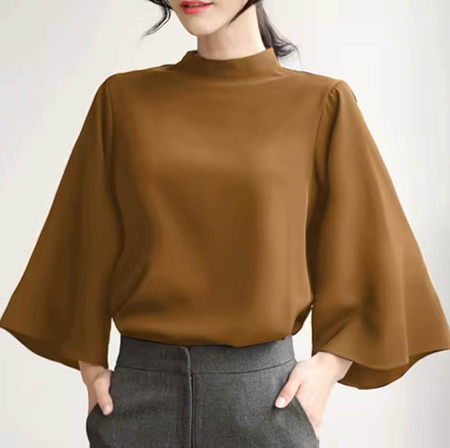 Yesenia | Blouse with bell sleeves