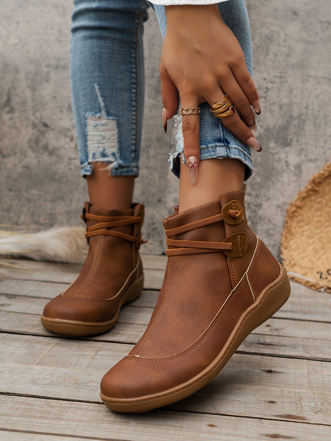 Flor | Lightweight, supportive orthopedic boots.