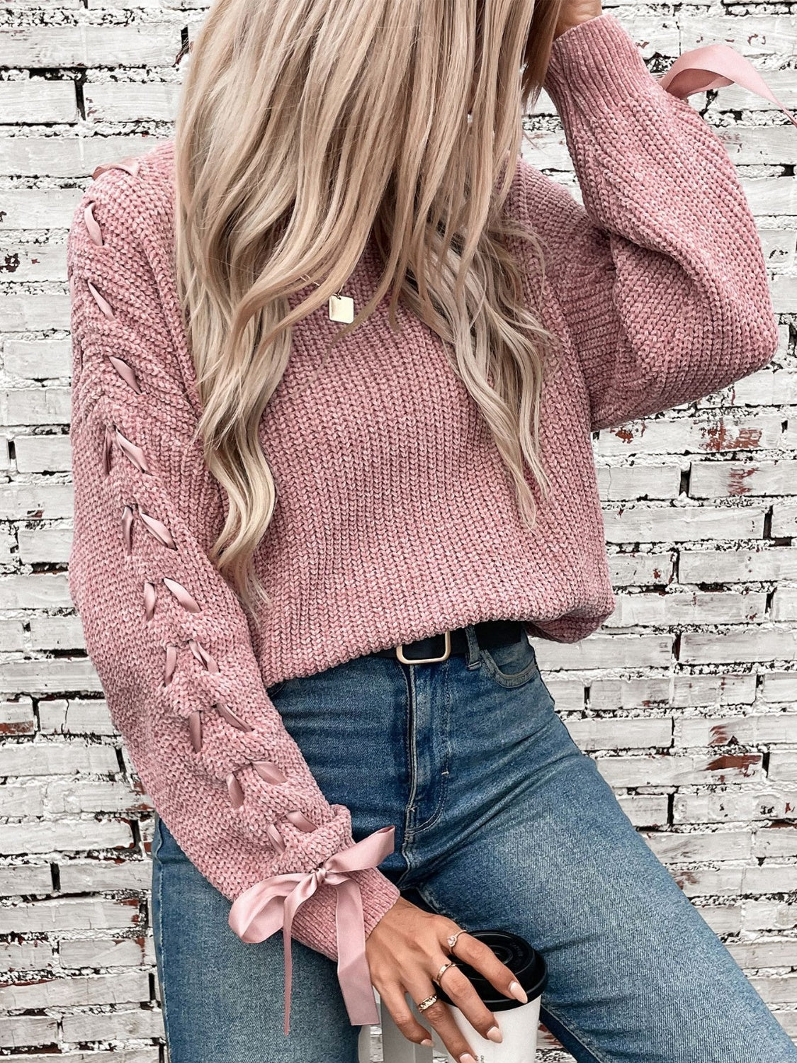 Zulema | Long-sleeved pullover with a lace-up crew neck