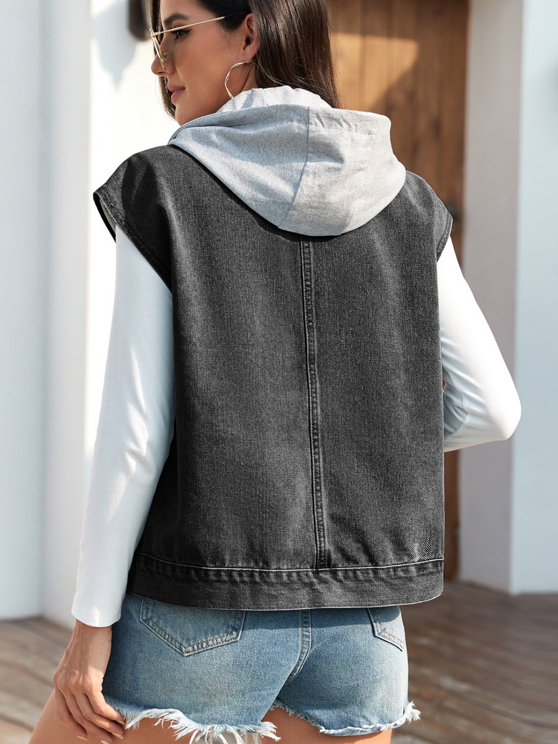 Ulla | Sleeveless denim jacket with drawstring and buttons