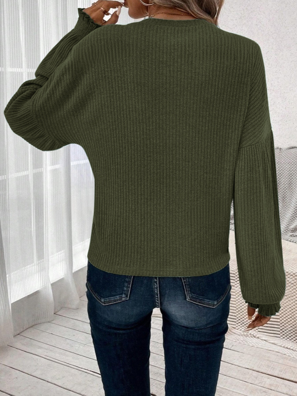 Olivia | Ribbed crew neck t-shirt with lantern sleeves
