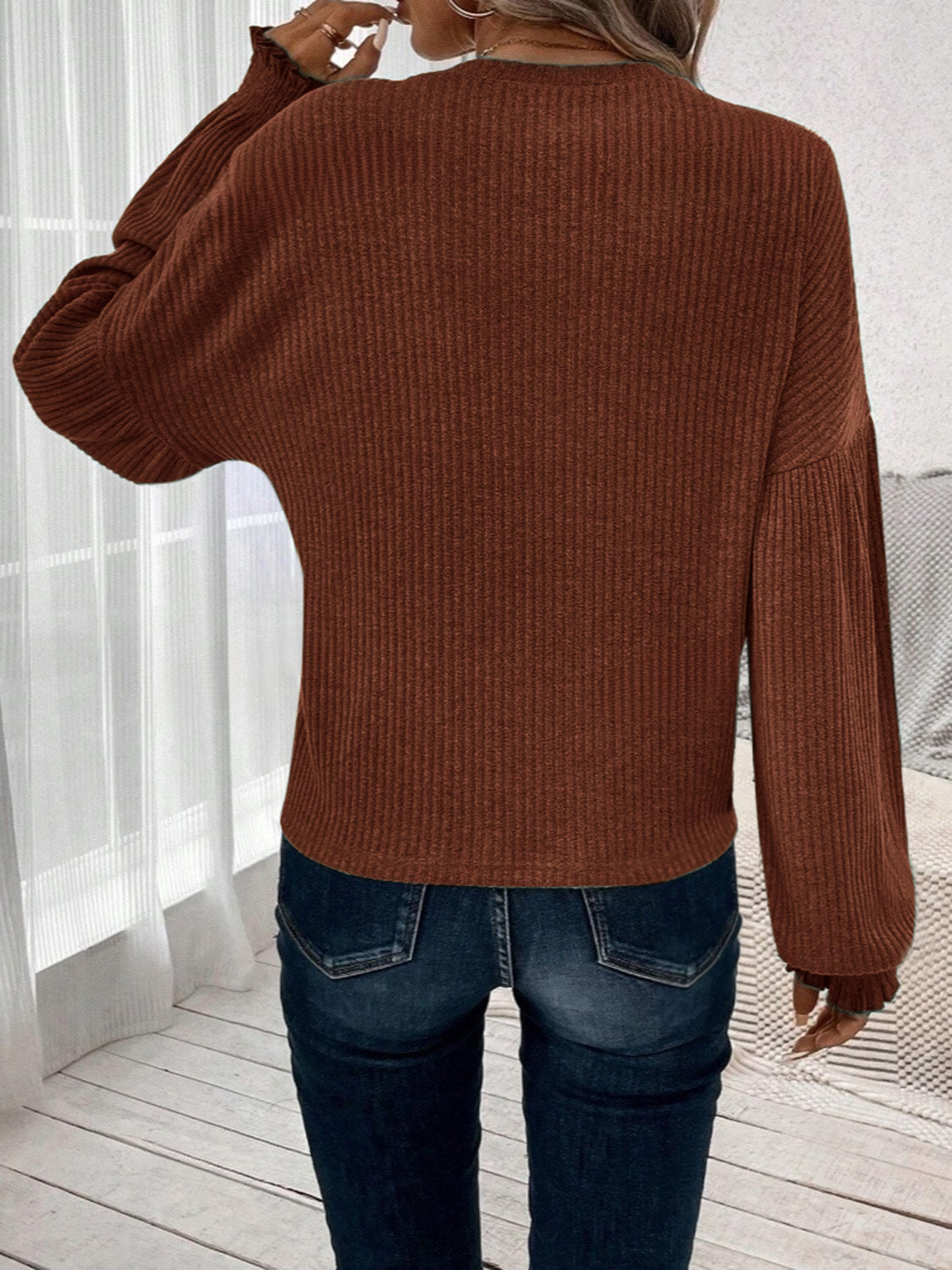 Olivia | Ribbed crew neck t-shirt with lantern sleeves