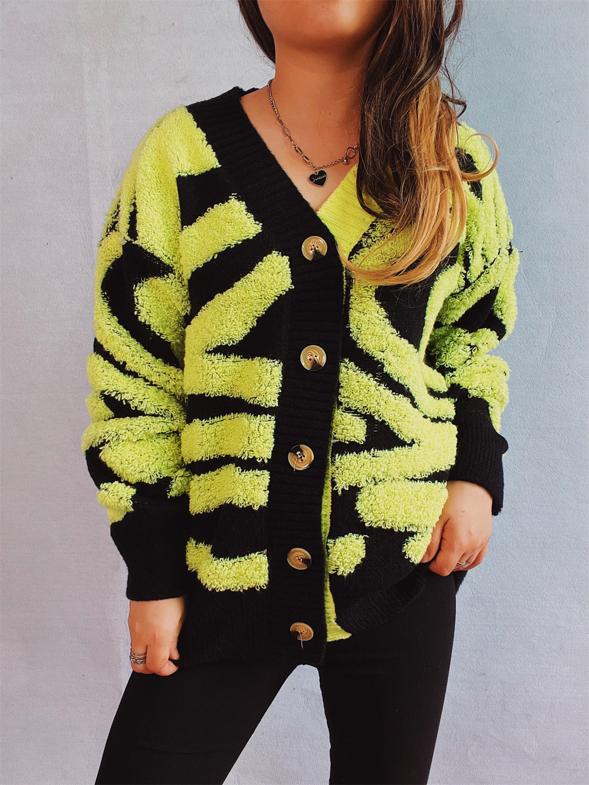 Lea | Contrast color long sleeve cardigan with buttons