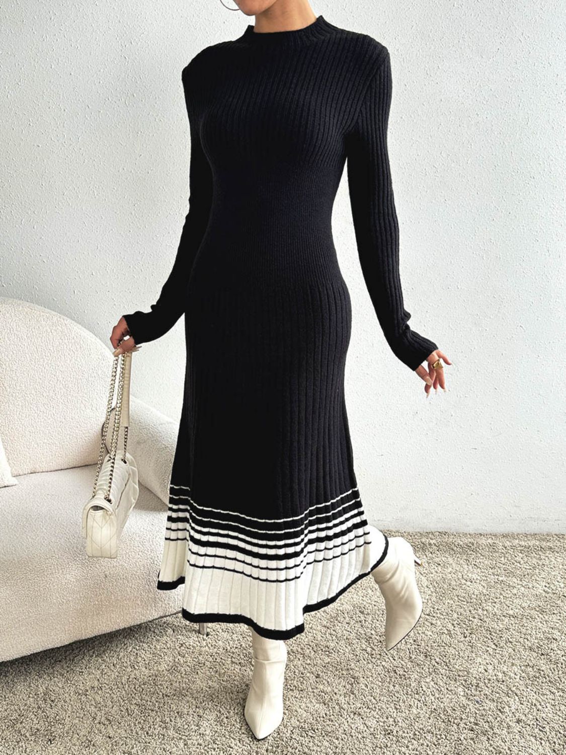 Cristina | Contrasting colored sweater dress with a stand-up collar and long sleeves