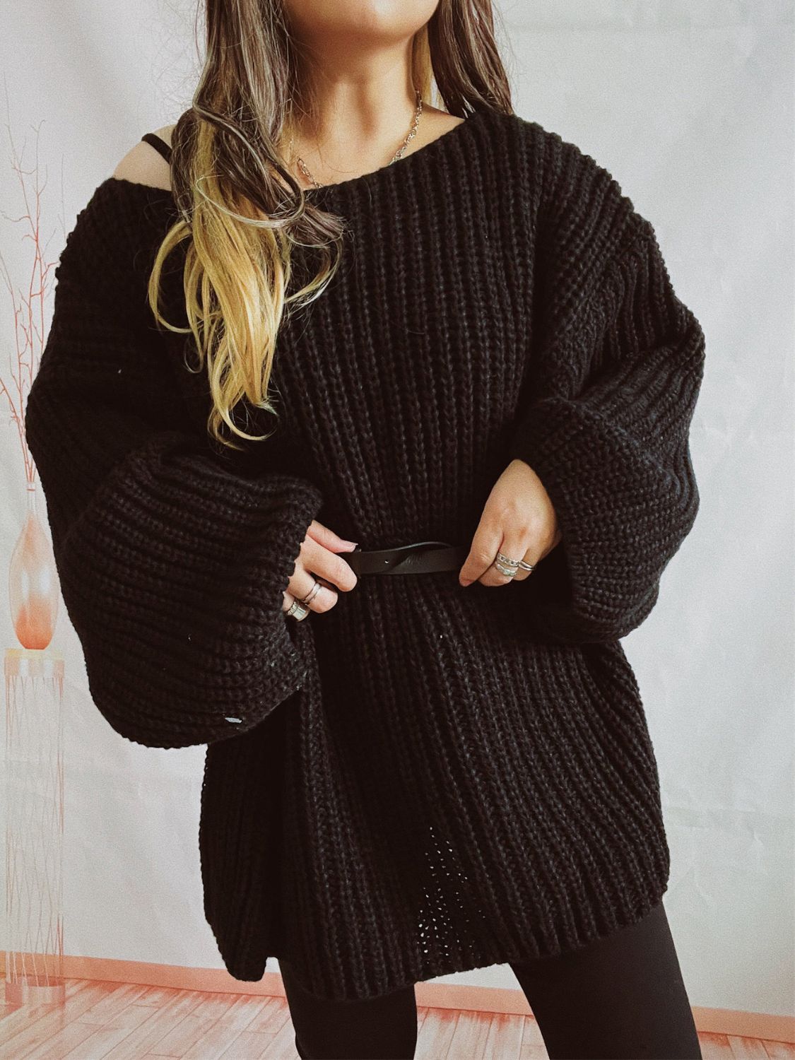 Regina | Long-sleeved sweater with a boat neck and belt