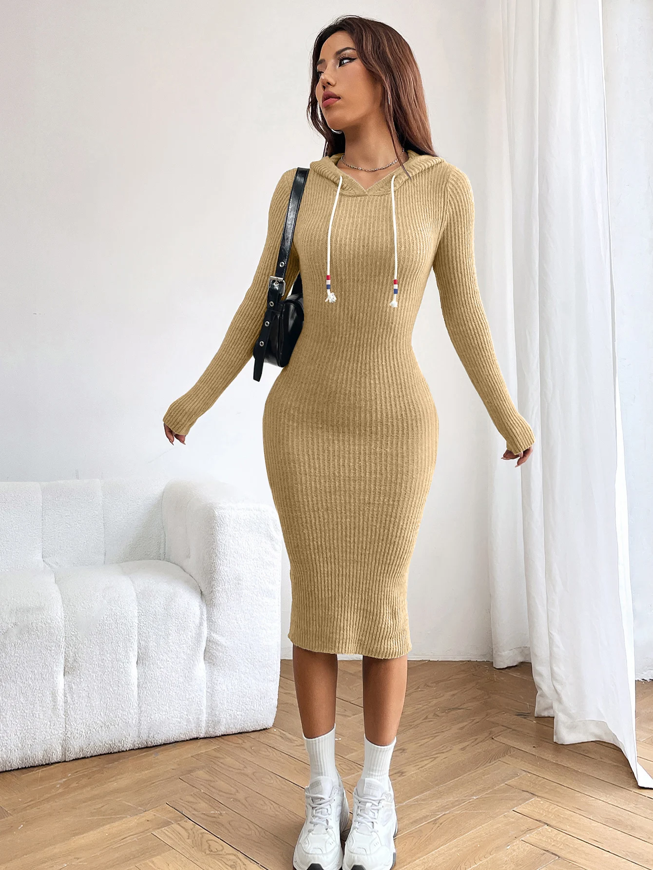 Griselda® | Comfortable dress with a hood.