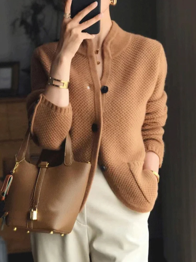 Lucrecia | Elegant cardigan with a high collar