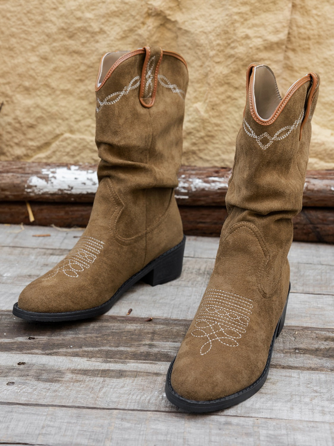 Dagny | Embroidered pointed toe boots with block heel