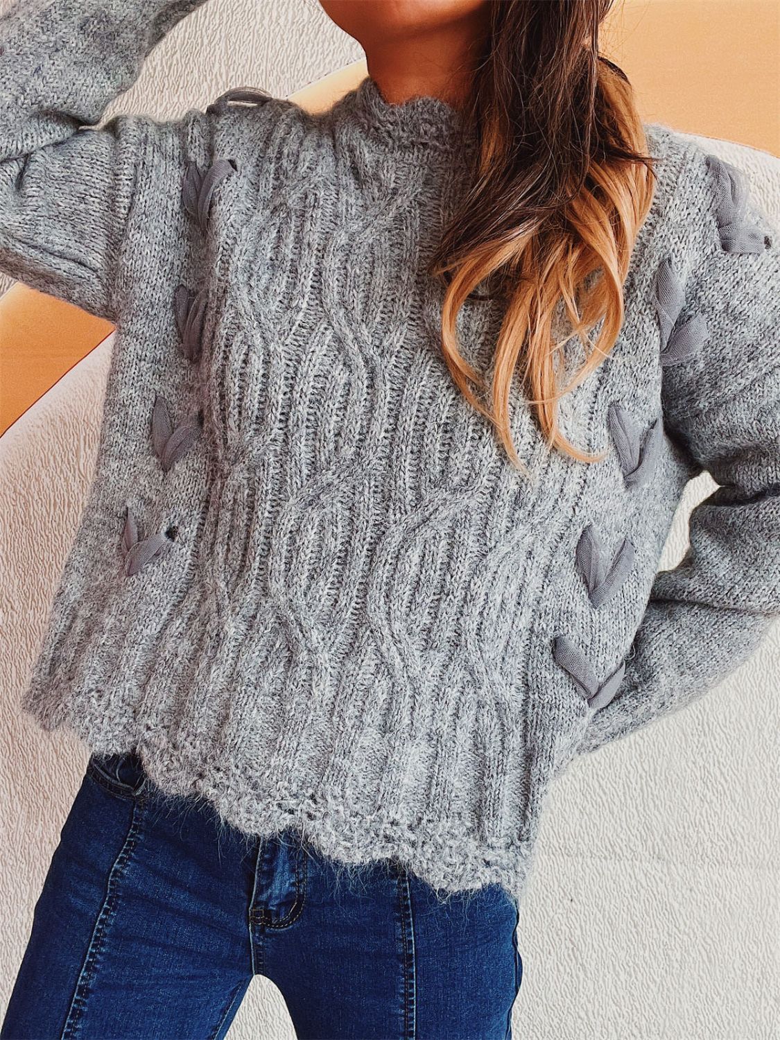 Gabriella | Long-sleeved sweater with dropped shoulders and a wavy hem
