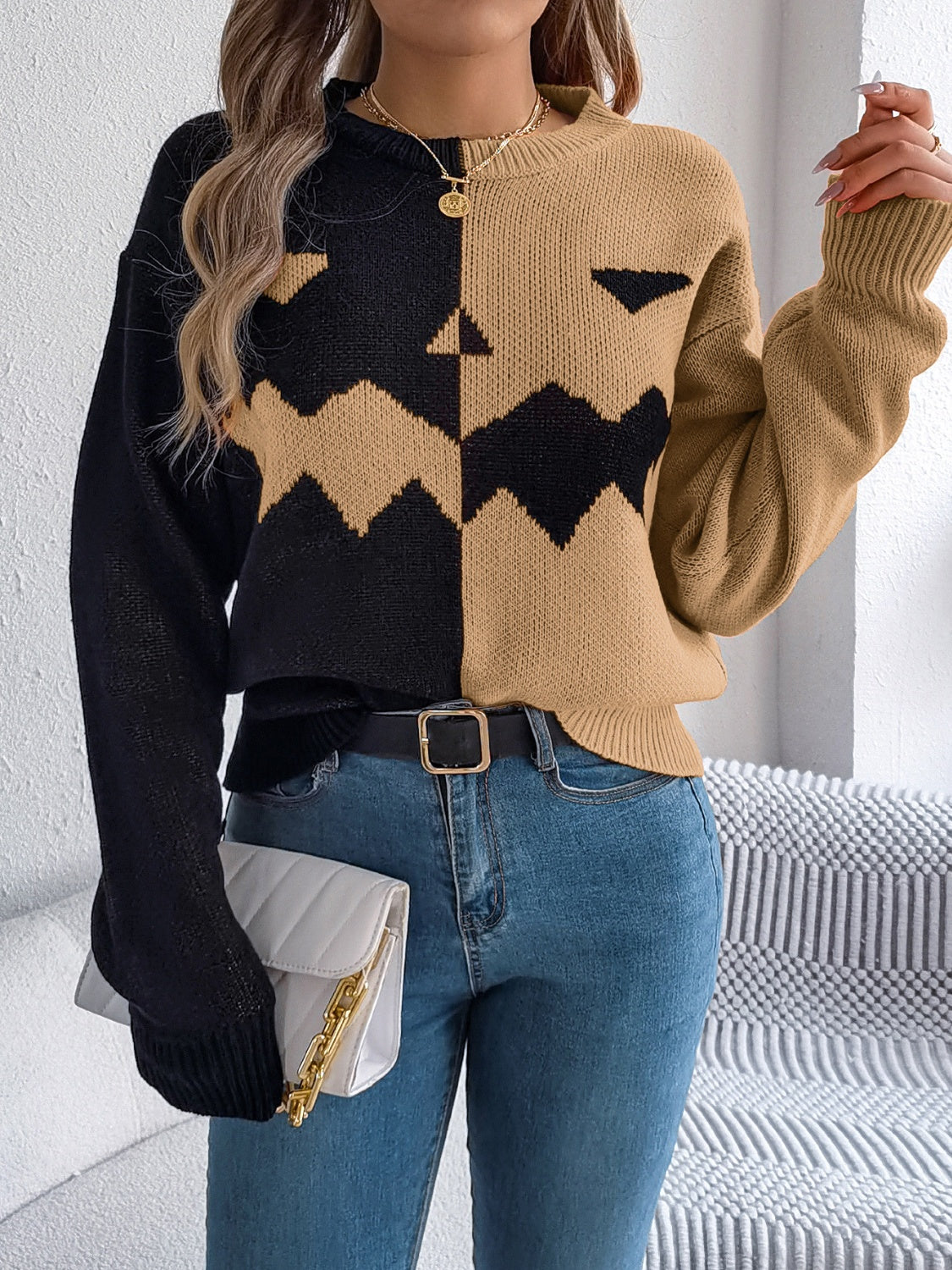 Ana | Contrasting long-sleeved sweater with a crew neck