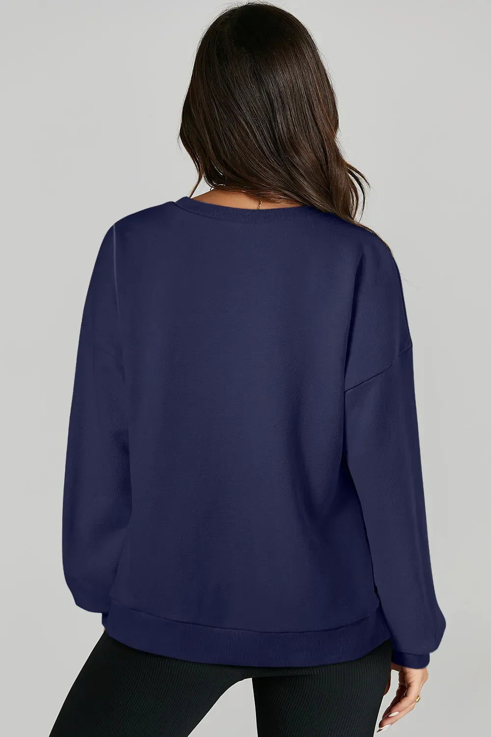 Claudia | Long-sleeved sweatshirt with a high, low crew neck