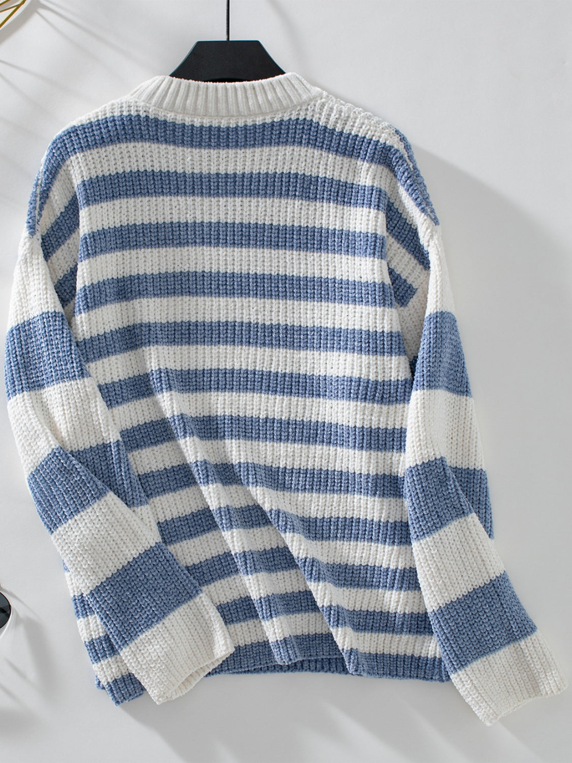 Karen | Striped long-sleeved sweater with a crew neck