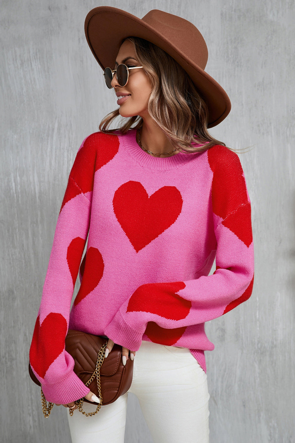 Margot | Contrast heart sweater with dropped shoulders and long sleeves