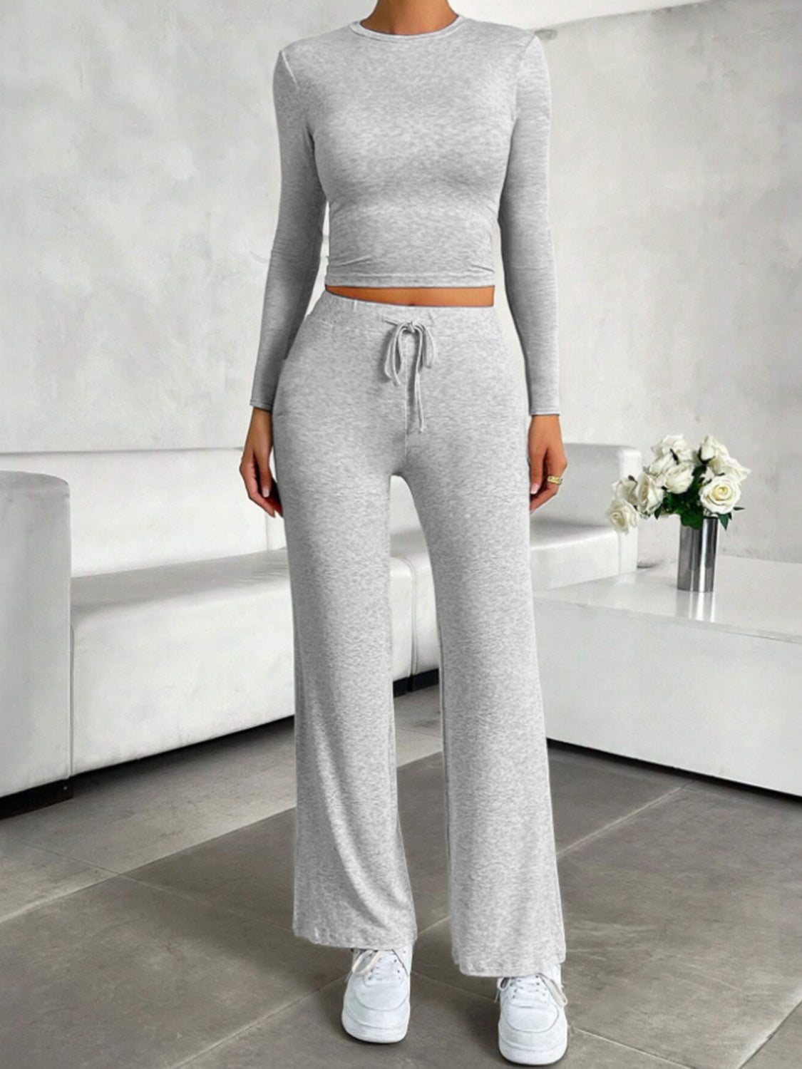 Melisa | Set consisting of a long-sleeved crew neck top and drawstring trousers
