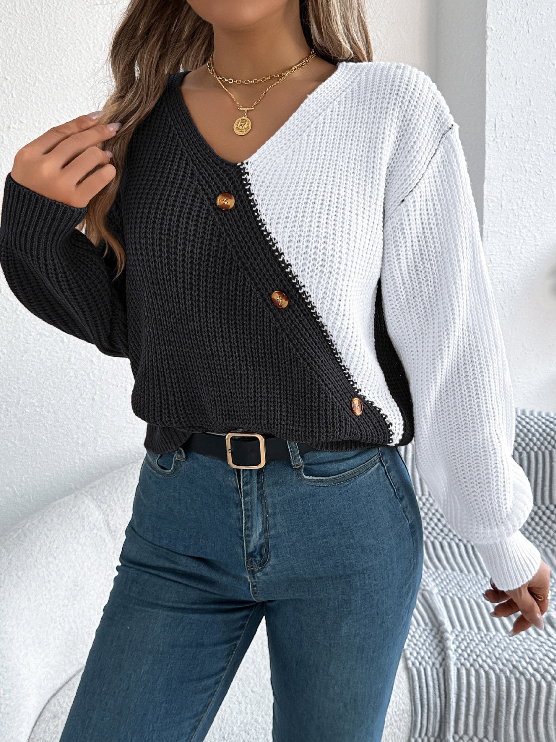 Ornella | Two-tone long-sleeved V-neck sweater