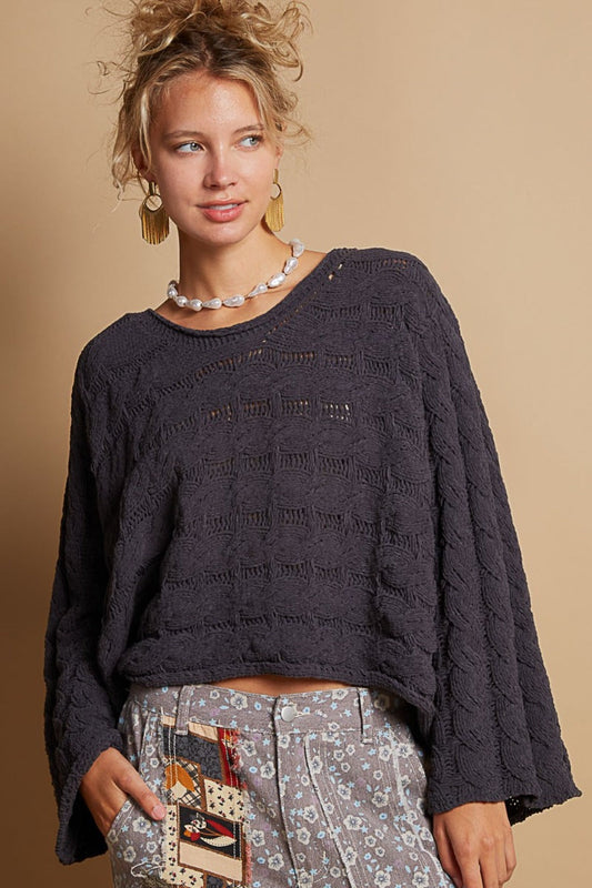 Damaris | Short sweater with a crew neck and cable knit