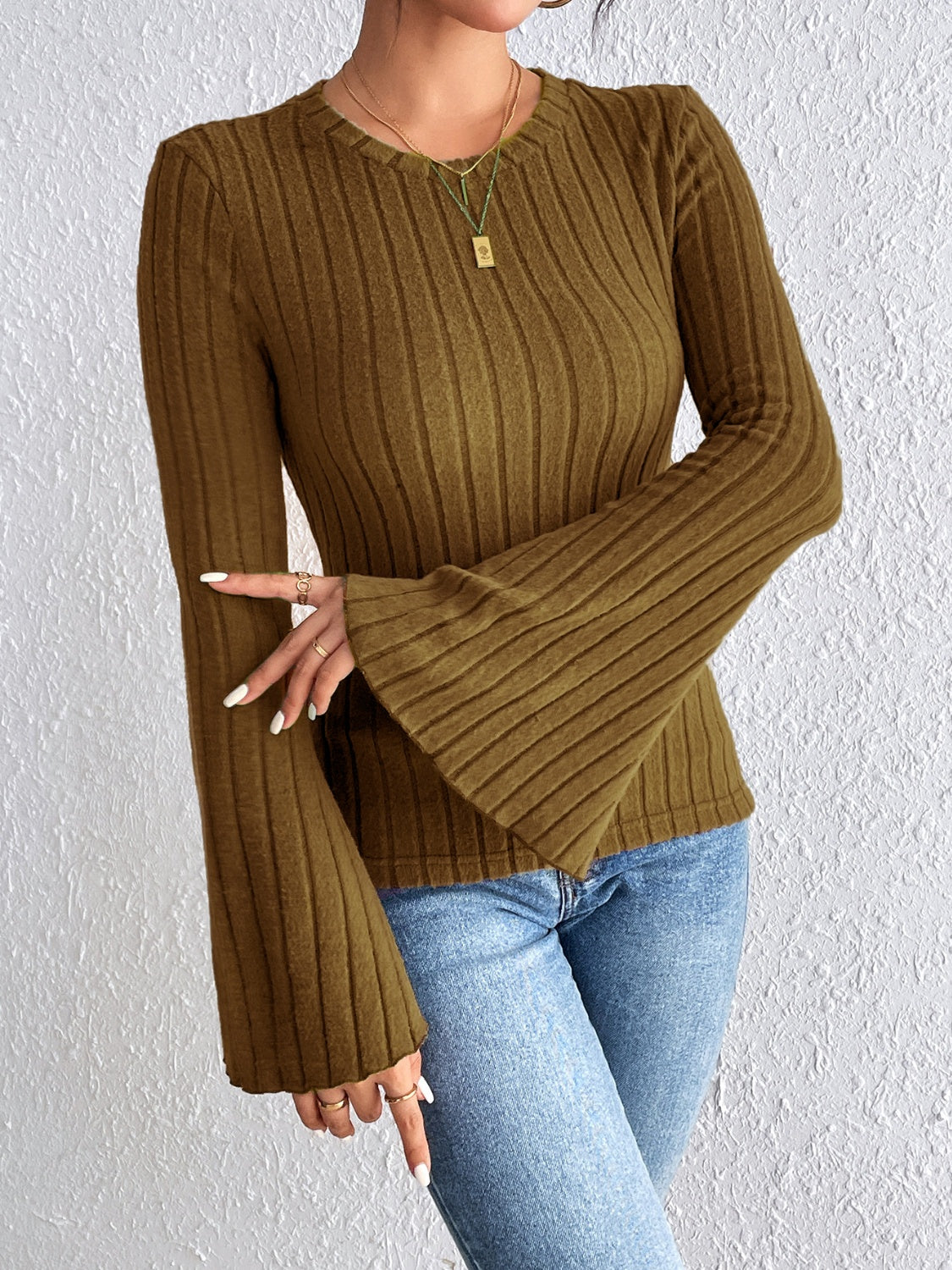 Mariana | Round neck T-shirt with flared sleeves