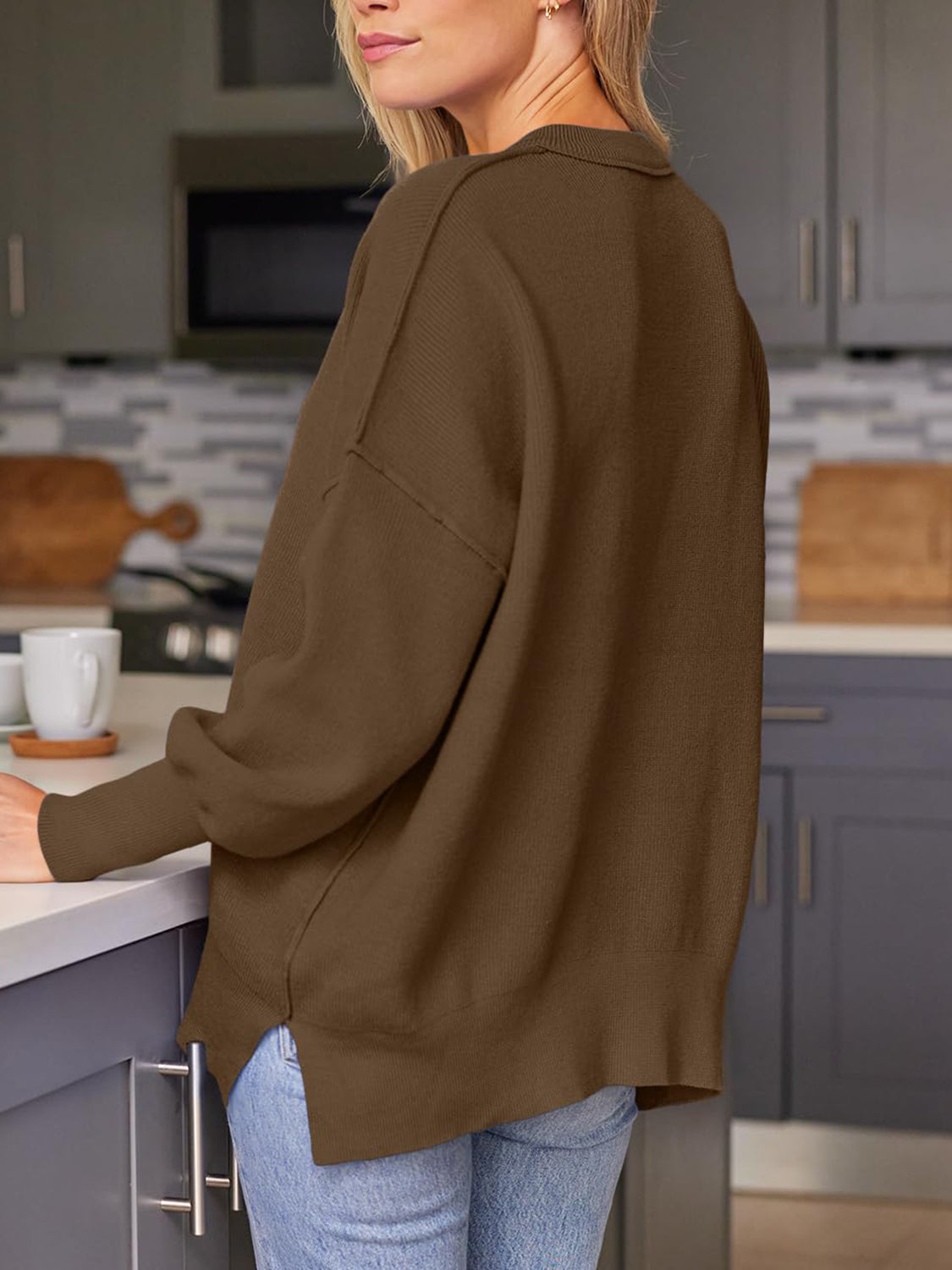 Evelyn | Slit sweater with a crew neck and dropped shoulders