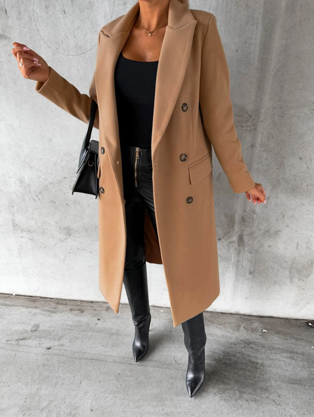 Renata | Casual and effortless winter garment