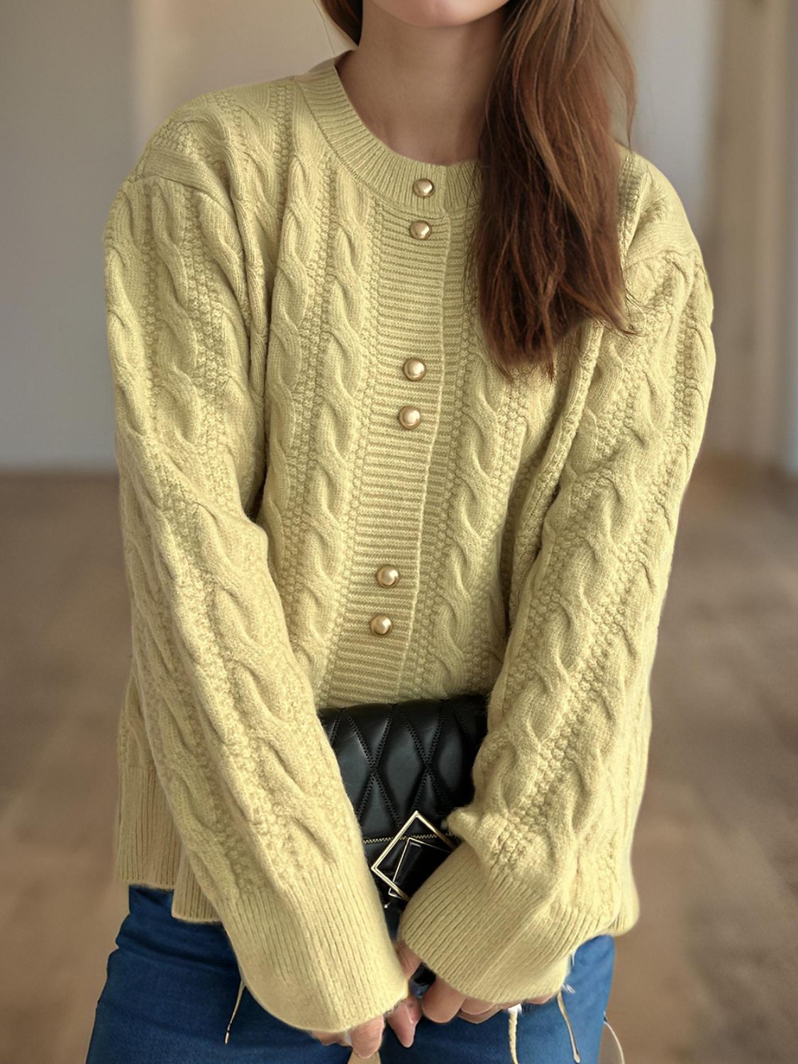 Cristina | Cable knit cardigan with a crew neck and long sleeves