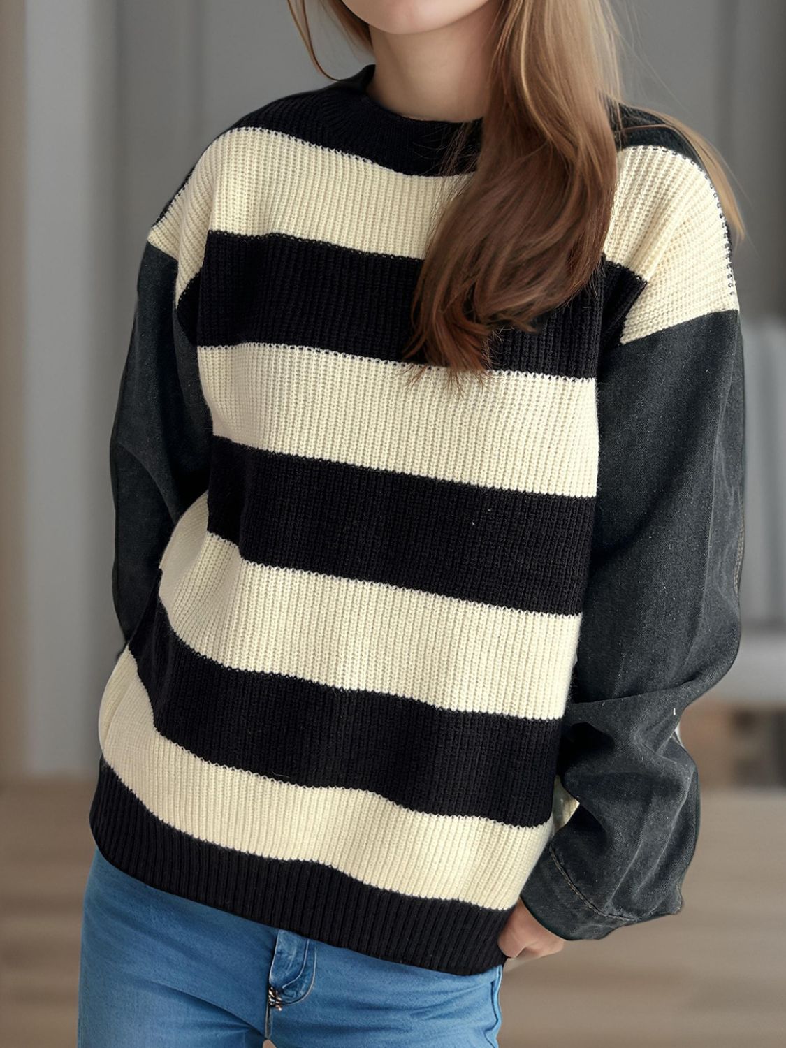 Johana | Contrasting long-sleeved sweater with a crew neck