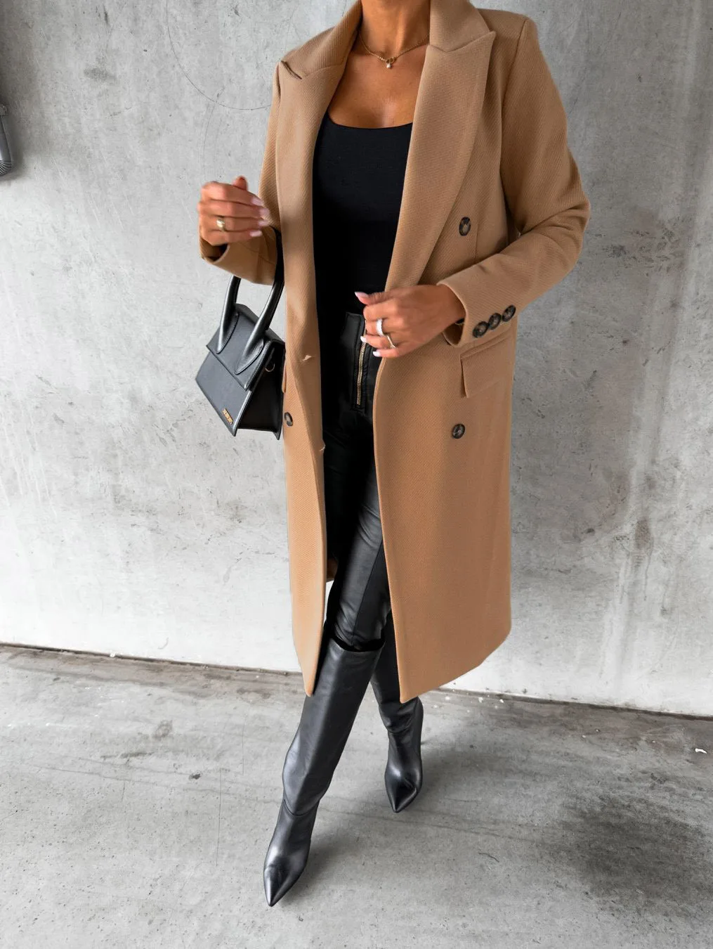 Renata | Casual and effortless winter garment