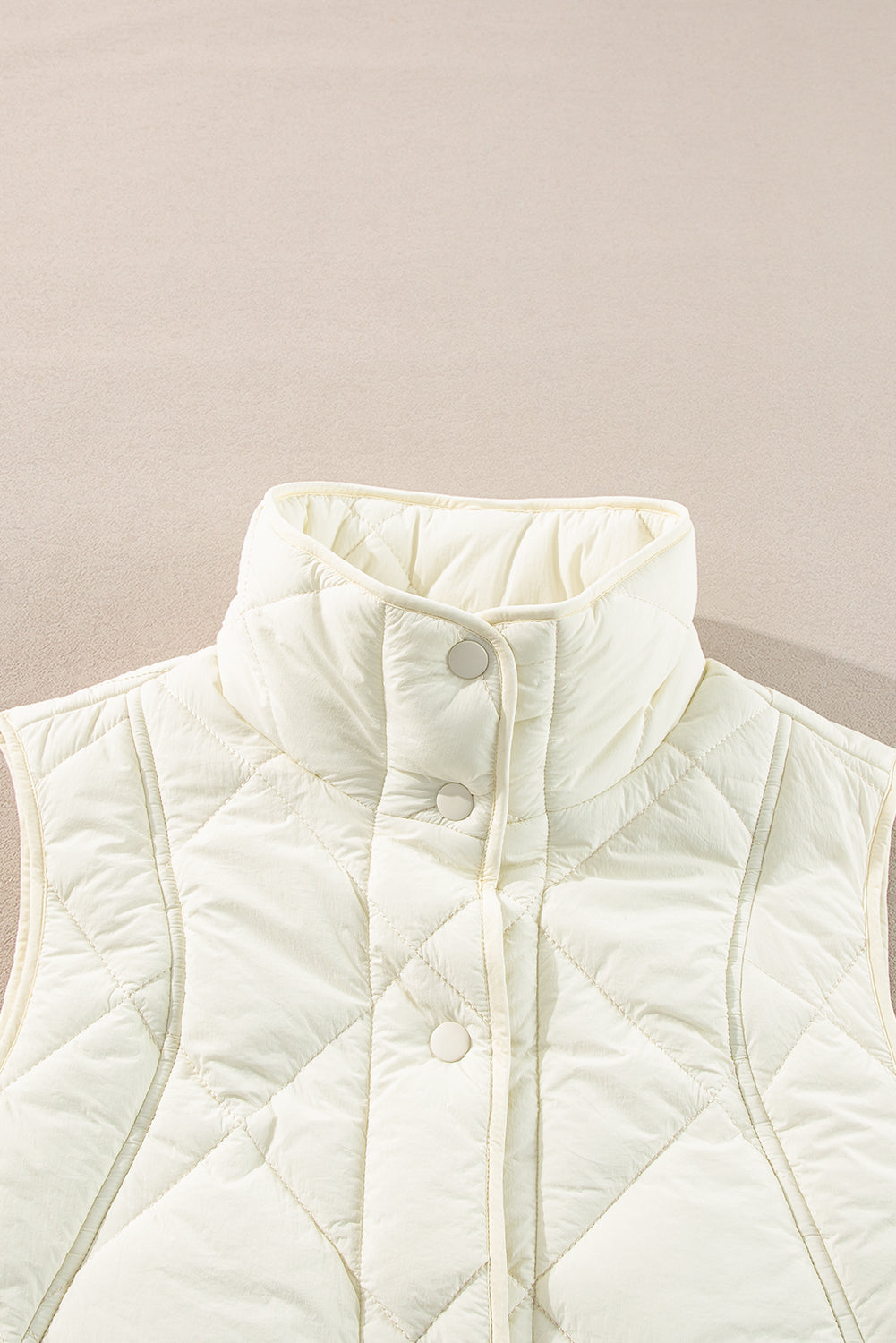 Maite | Vest with snap-down structure and pockets