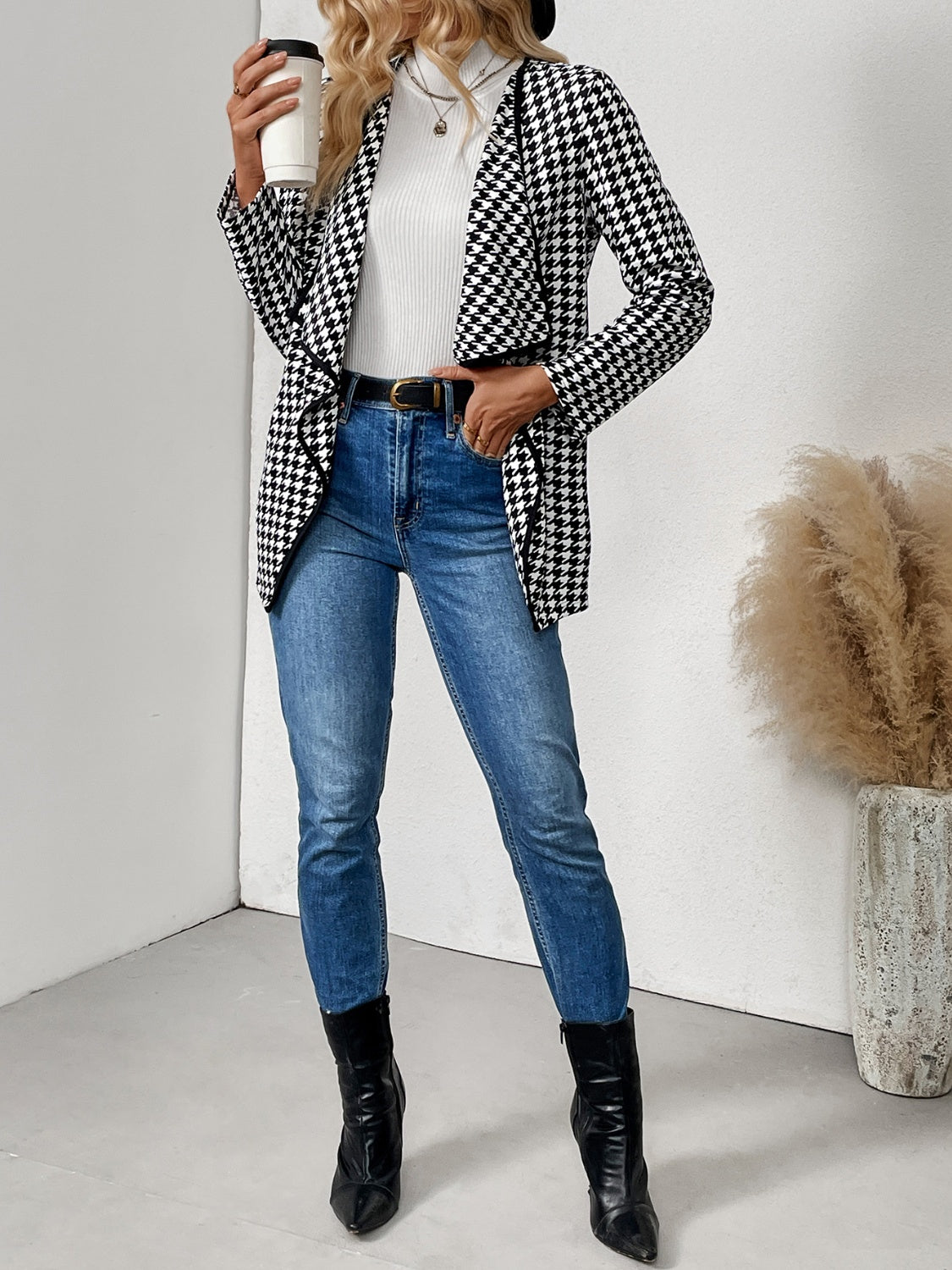 Greta | Houndstooth jacket with long sleeves and an open front