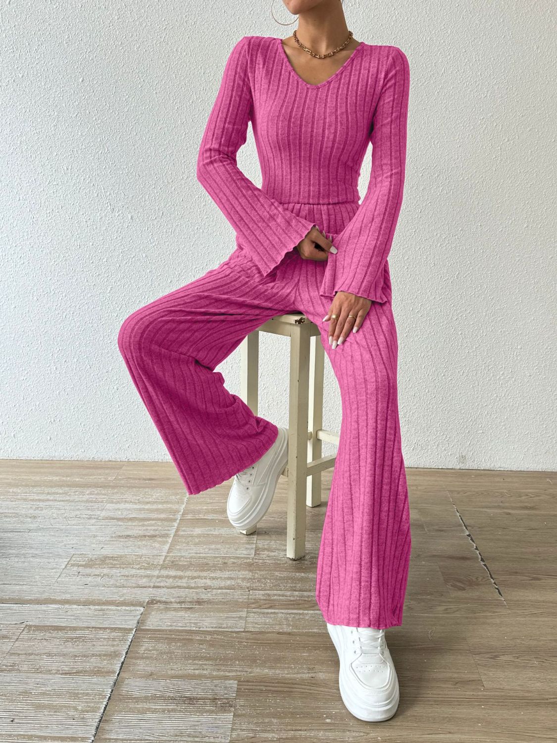 Rocio | Set consisting of a ribbed long-sleeved V-neck shirt and trousers with pockets