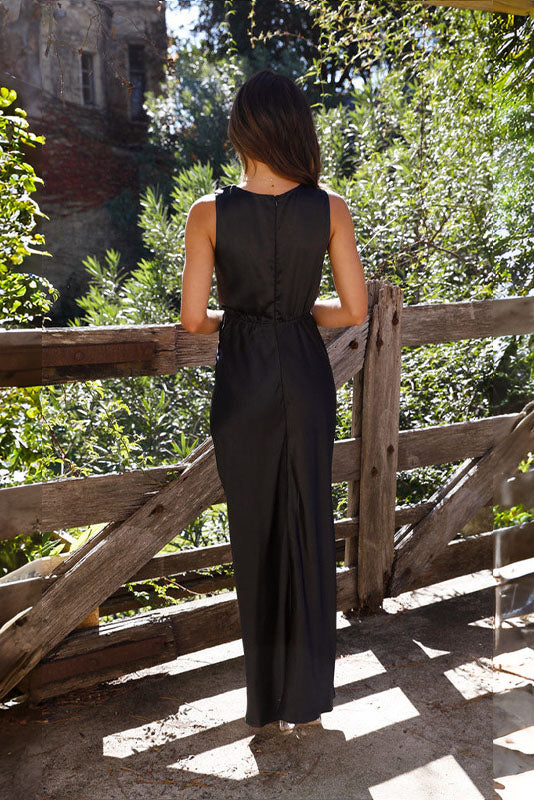 Vanesa® | Deep V-Neck Sleeveless Backless Dress