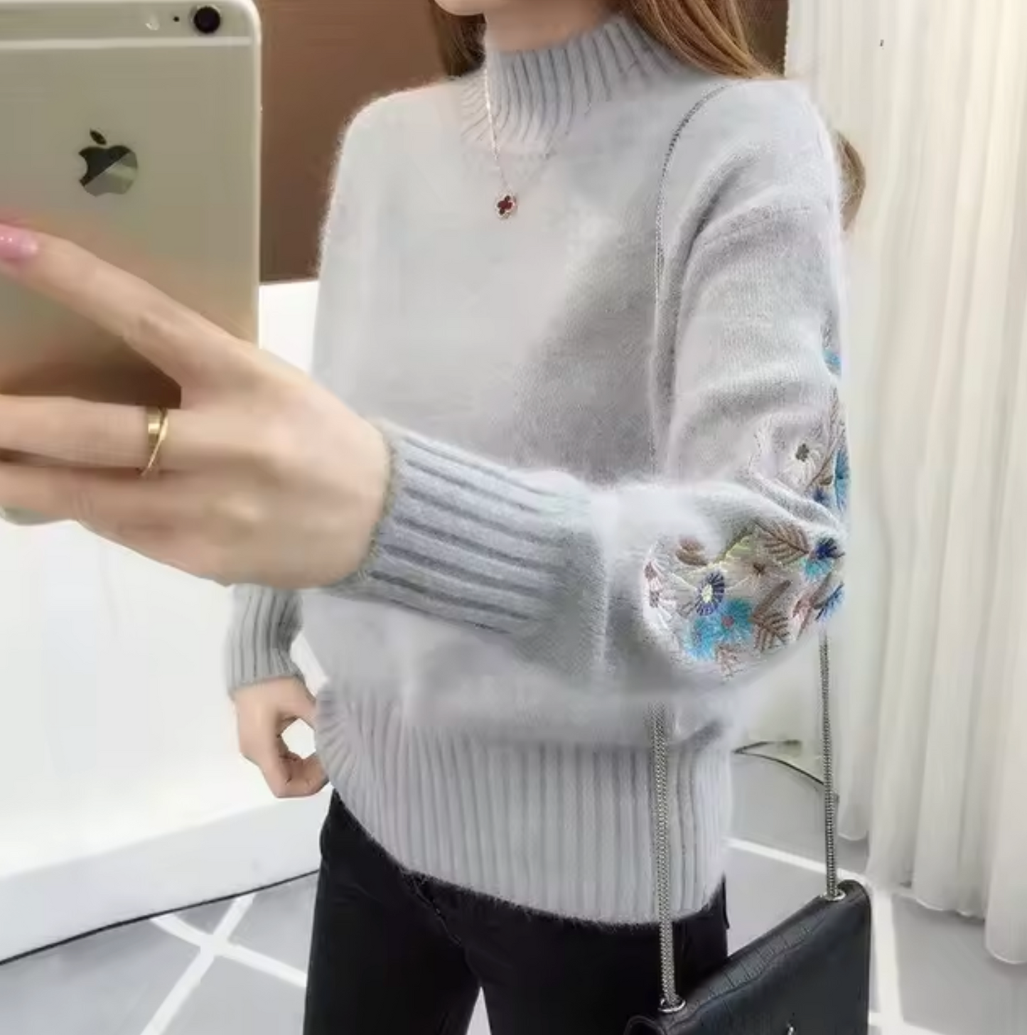 Ramona | Knitted sweater with floral embroidery