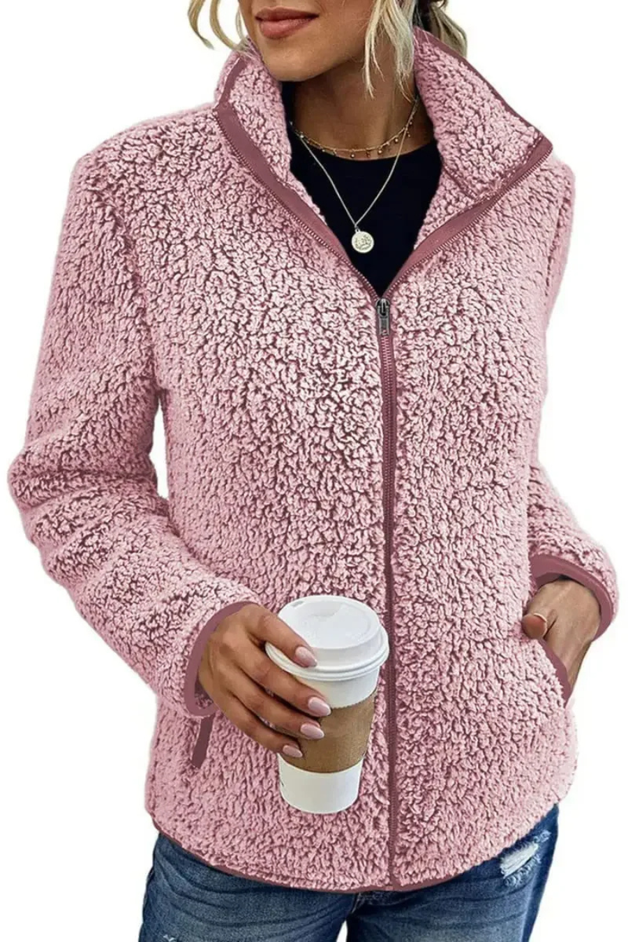 Cecilia | Relaxed and timeless winter garment