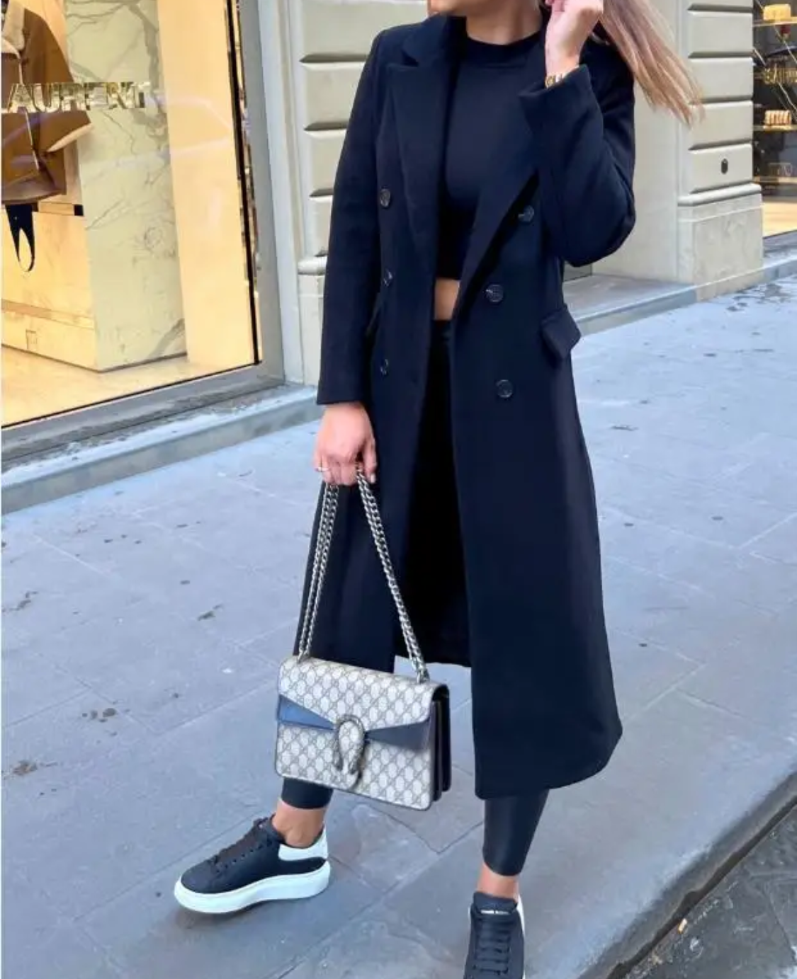 Rafaela | Classic and comfortable winter garment.