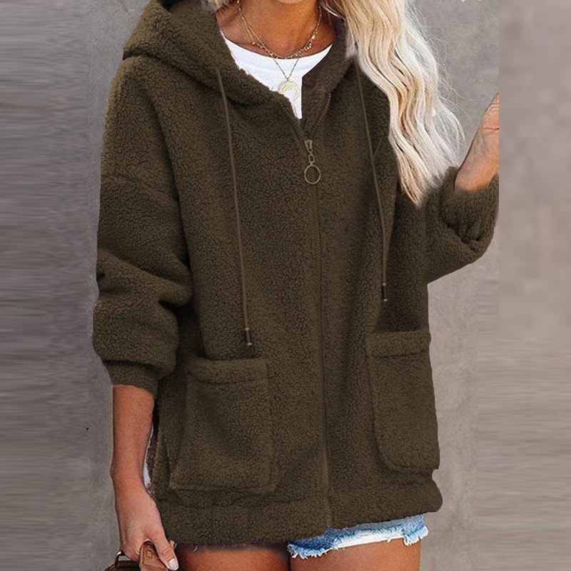 Clarisa | Modern and elegant winter garment.
