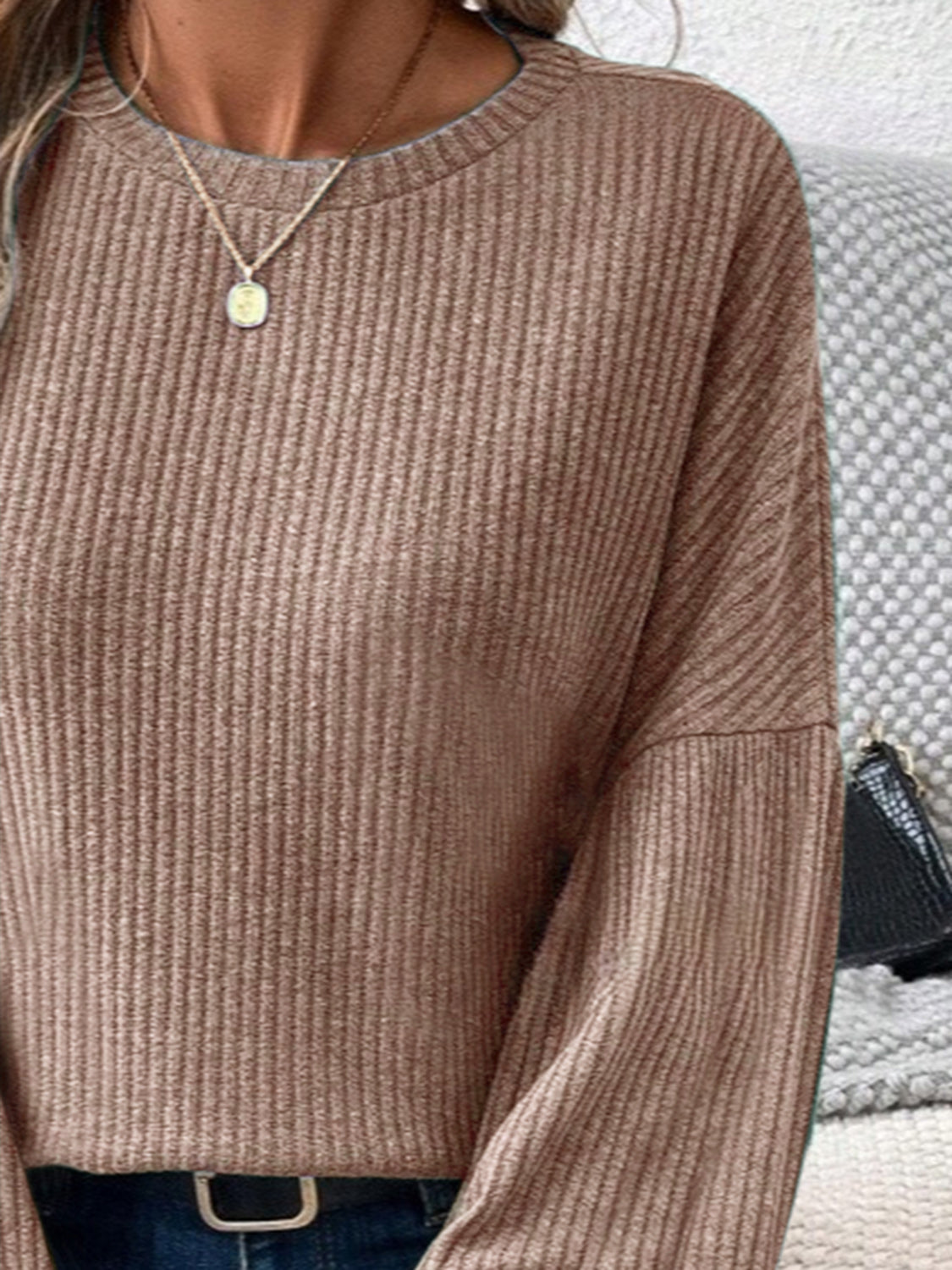 Olivia | Ribbed crew neck t-shirt with lantern sleeves