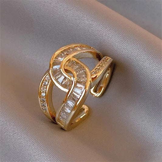 Elegant Knot Ring