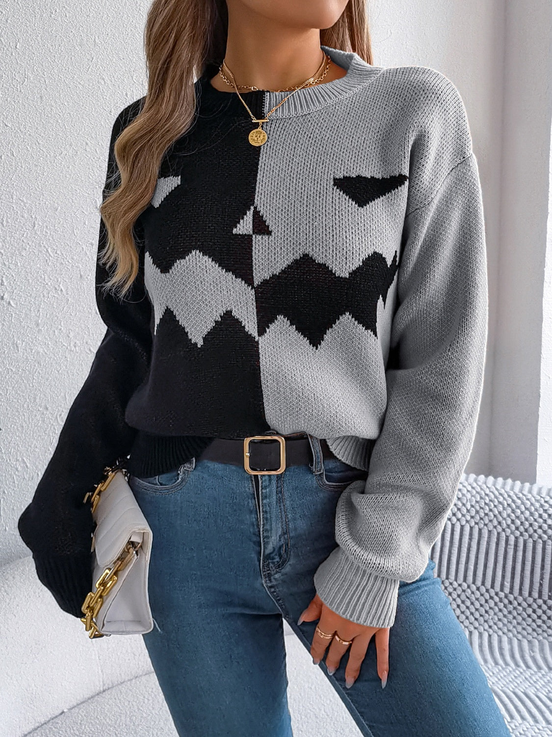 Ana | Contrasting long-sleeved sweater with a crew neck